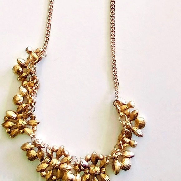 Elegant Floral Pearl Fashion Necklace Women’s OS Gold - Picture 7 of 7